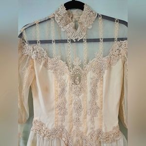 1970s Vintage Wedding Dress